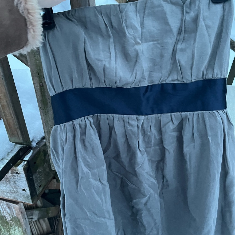 Elegant Gray Sleeveless Top with Ribbon Accent
